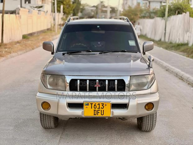 Mitsubishi Pajero 2000i IO 2005 Gray