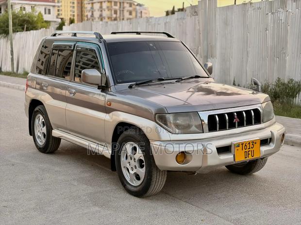 Mitsubishi Pajero 2000i IO 2005 Gray