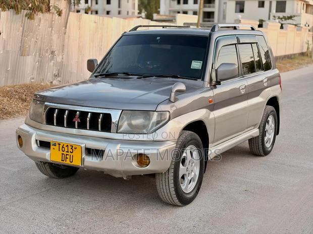 Mitsubishi Pajero 2000i IO 2005 Gray