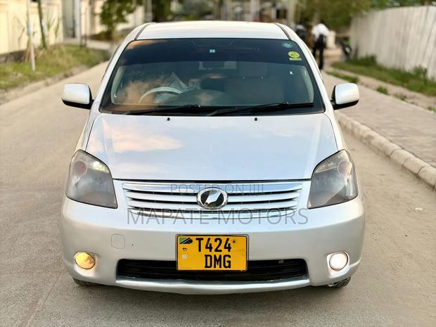 Toyota Raum 1.5 AWD 2008 Silver