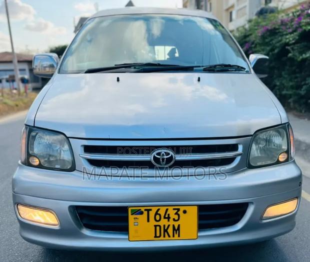 Toyota Noah 2.0 AWD (8 Seater) 2002 Silver