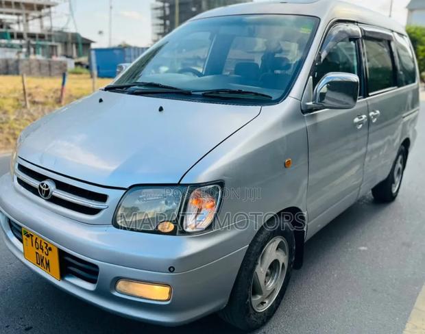 Toyota Noah 2.0 AWD (8 Seater) 2002 Silver