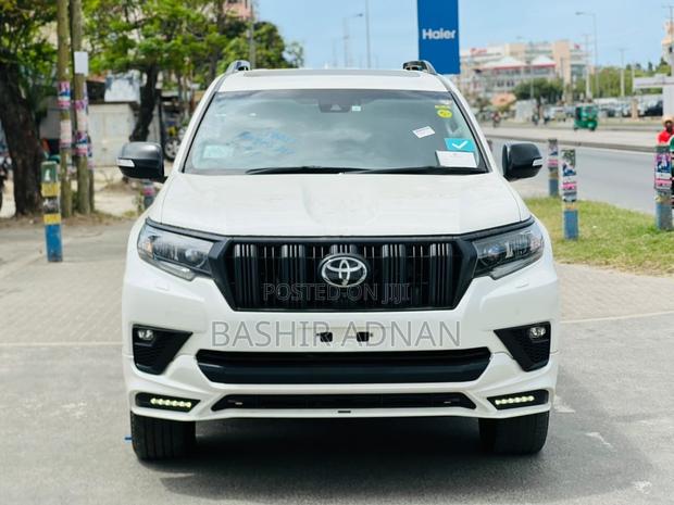 Toyota Land Cruiser Prado 2.8 2023 White