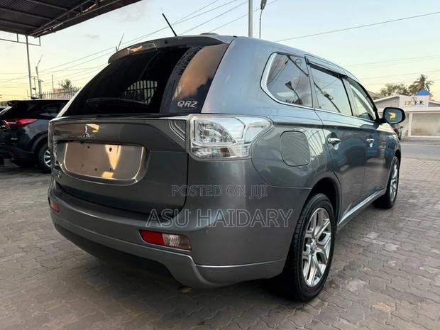 Mitsubishi Outlander 2.0 PHEV AWD 2014 Silver
