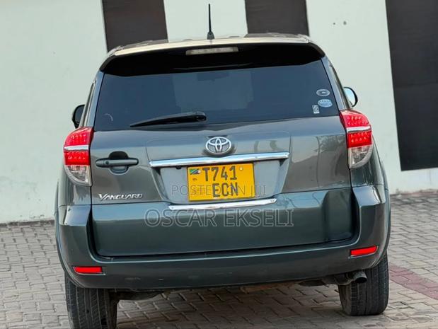 Toyota Vanguard 2010 Gray