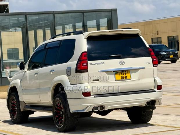 Toyota Land Cruiser Prado 2006 White
