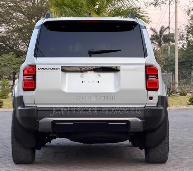 Toyota Land Cruiser Prado 2024 White