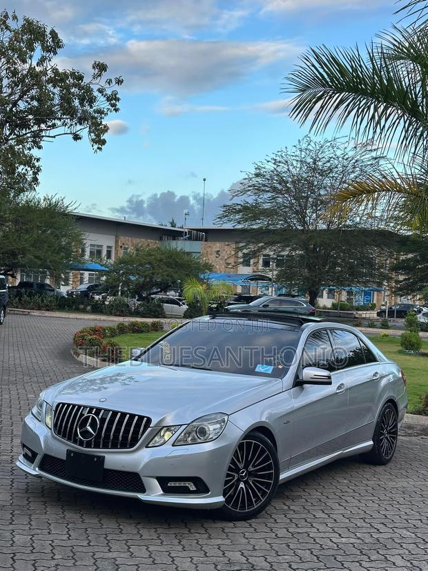 Mercedes-Benz E200 2011 Silver