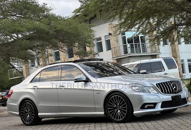 Mercedes-Benz E200 2011 Silver