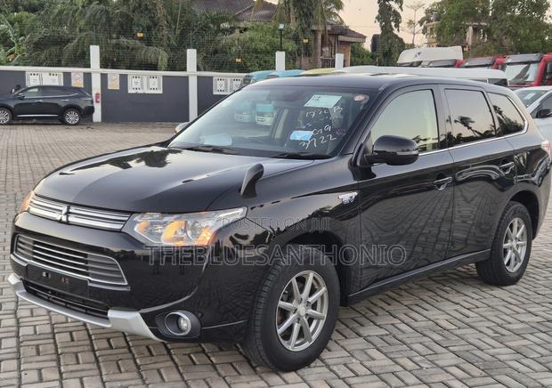 Mitsubishi Outlander 2013 Black