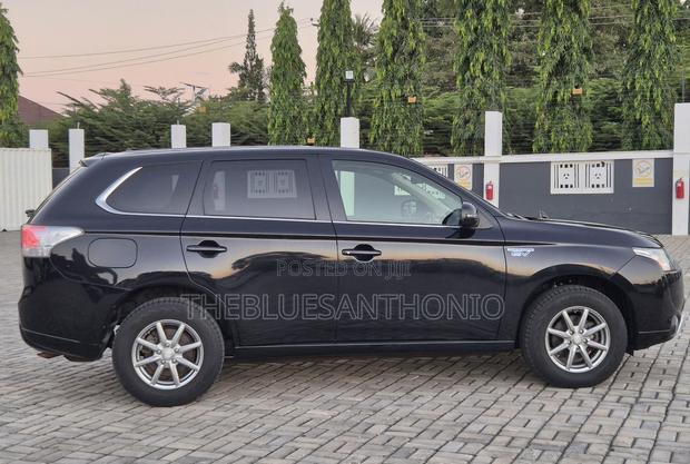 Mitsubishi Outlander 2013 Black