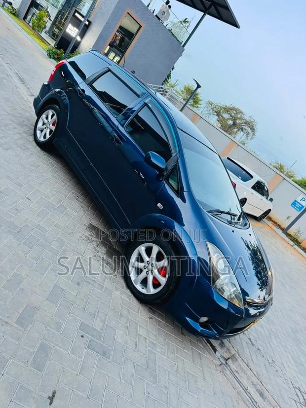 Toyota Wish 2005 Blue