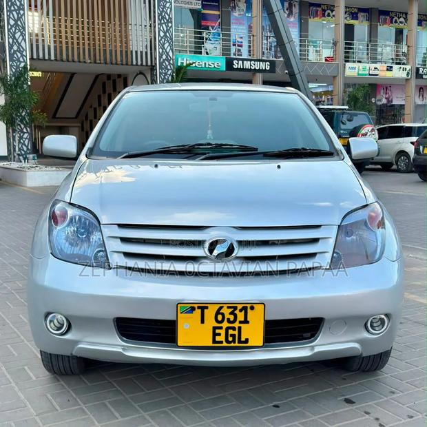 Toyota IST 2006 Silver