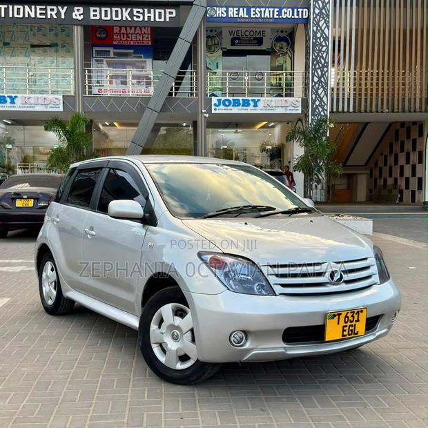 Toyota IST 2006 Silver
