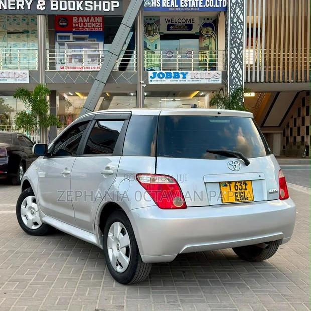 Toyota IST 2006 Silver