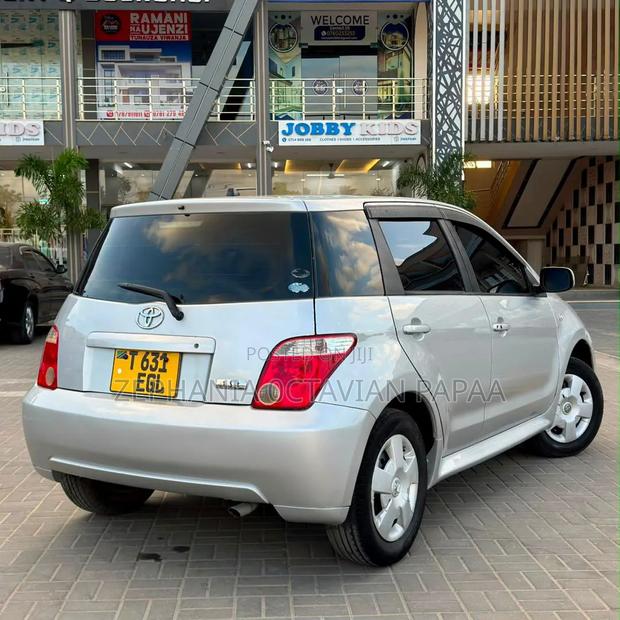 Toyota IST 2006 Silver