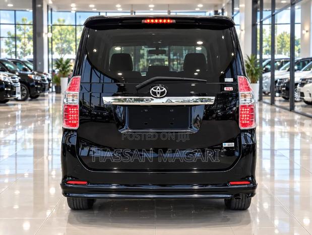 Toyota Noah 2009 Black
