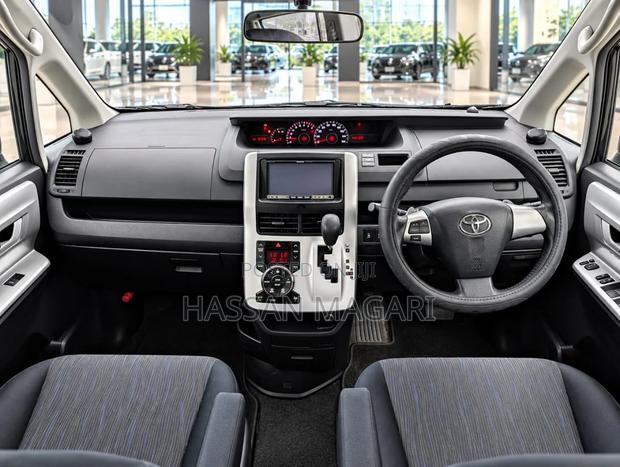 Toyota Noah 2009 Black