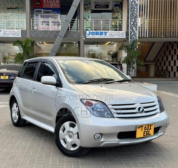 Toyota IST 2006 Silver