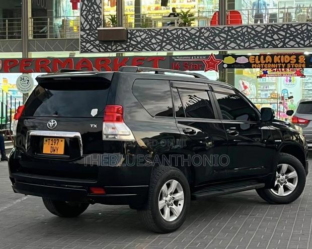 Toyota Land Cruiser Prado 2011 Black