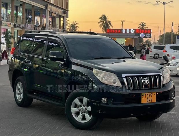Toyota Land Cruiser Prado 2011 Black