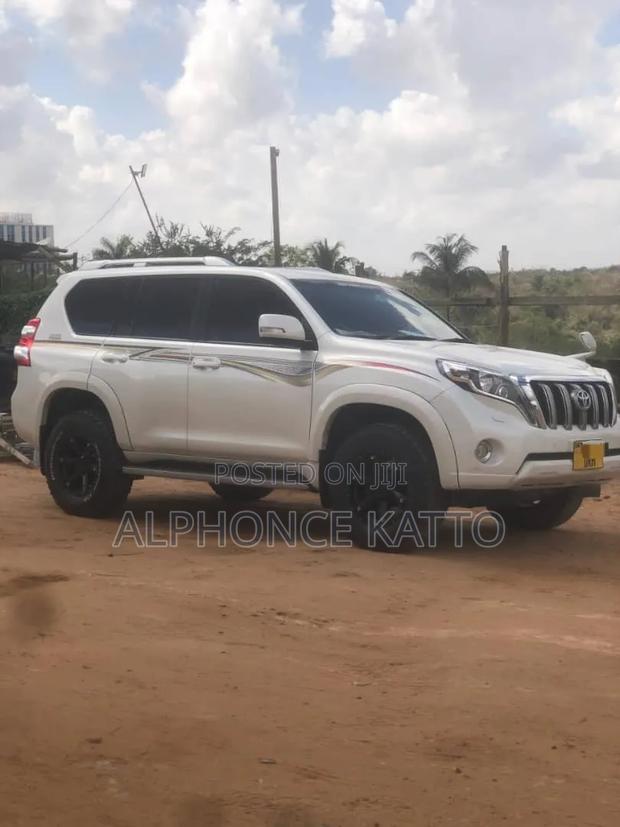 Toyota Land Cruiser Prado 2017 White