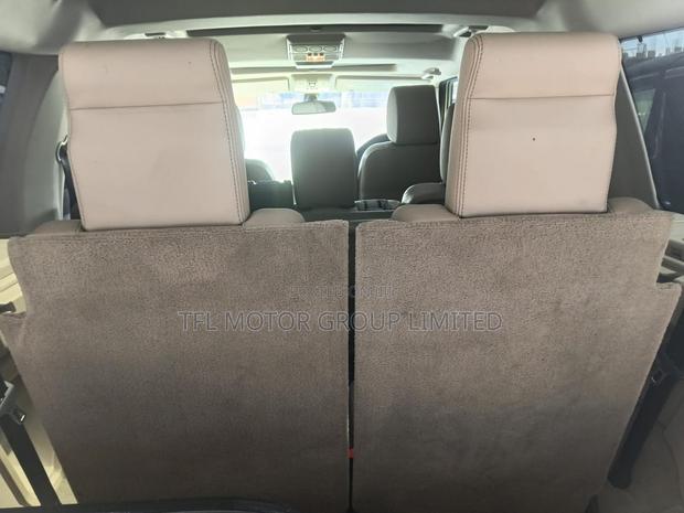 Land Rover Discovery 2012 Gray