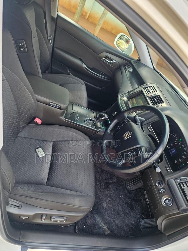 Toyota Crown 2008 White