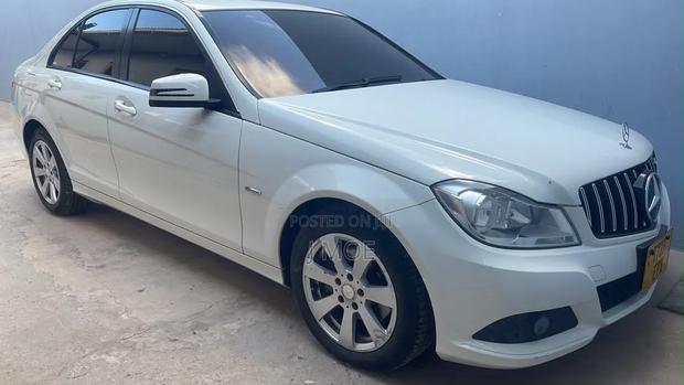 Mercedes-Benz C-Class C 200 (W204) 2012 Pearl