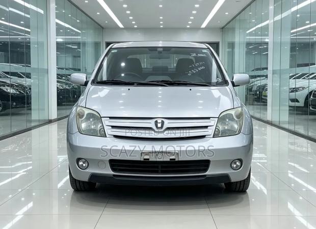 Toyota IST 2003 Silver