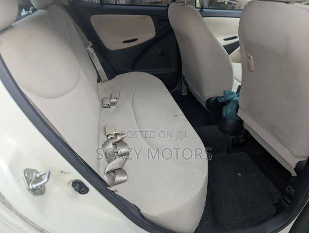 Toyota Vitz 2004 White