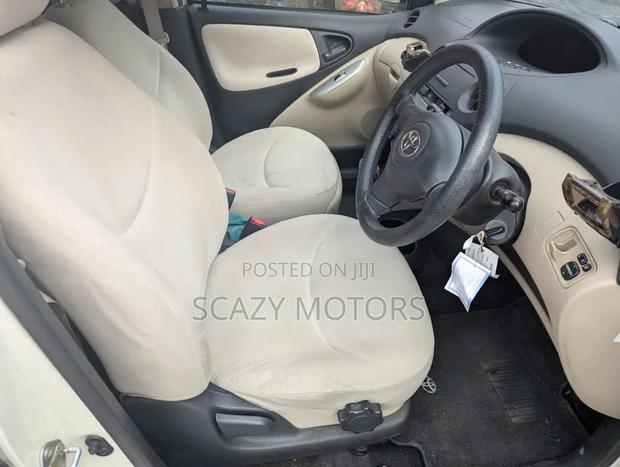 Toyota Vitz 2004 White