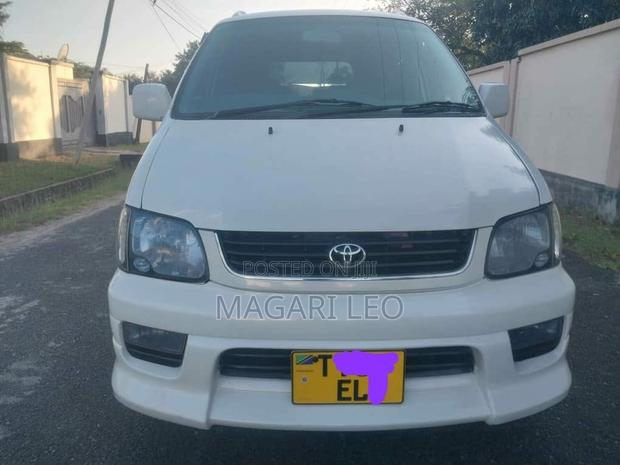 Toyota Noah 2.0 FWD (8 Seater) 2003 White