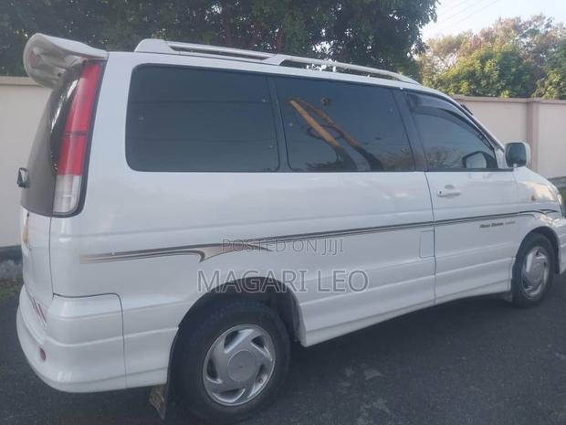 Toyota Noah 2.0 FWD (8 Seater) 2003 White