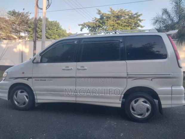 Toyota Noah 2.0 FWD (8 Seater) 2003 White