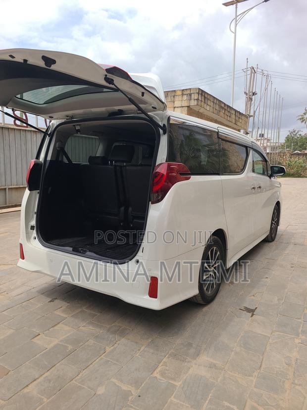 Toyota Alphard 2.5 Petrol FWD 2016 White