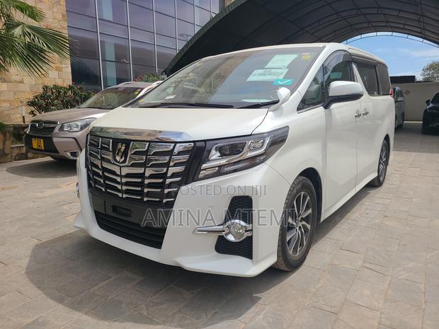 Toyota Alphard 2.5 Petrol FWD 2016 White