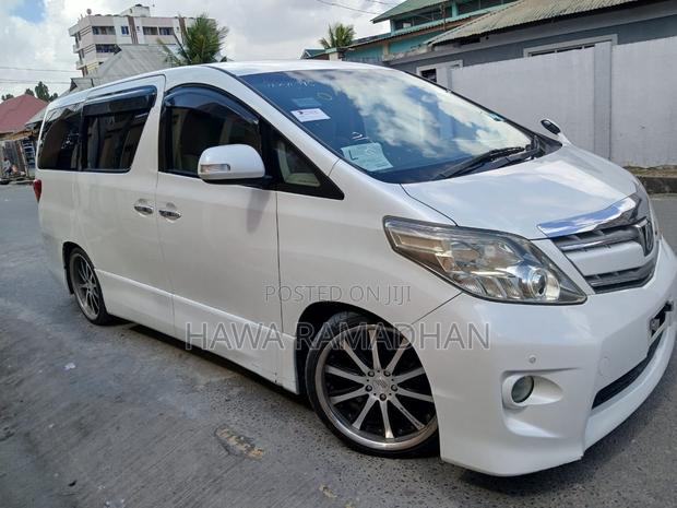 Toyota Alphard 2010 White