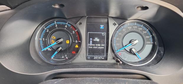 Toyota Hilux 2022 Brown