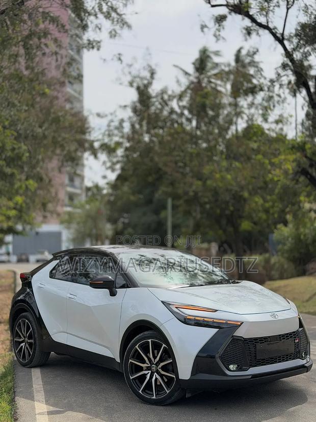 Toyota C-HR 2025 White