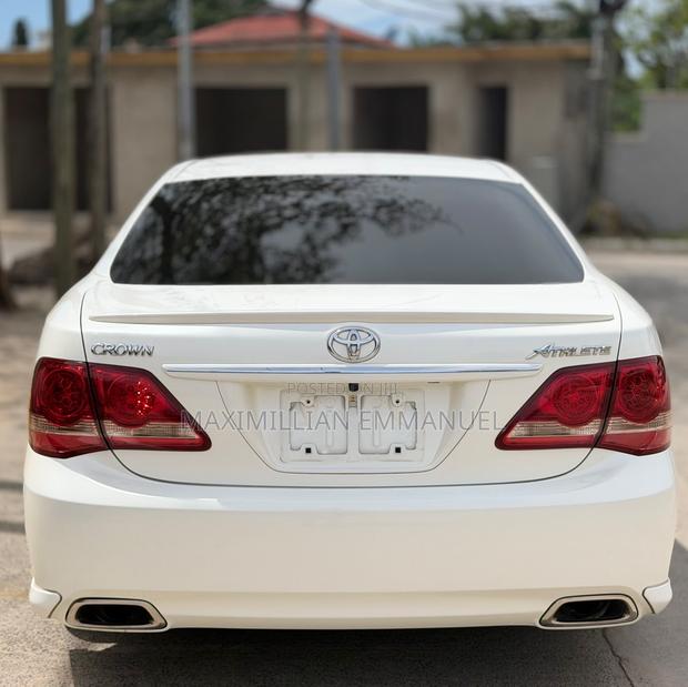 Toyota Crown 2009 White