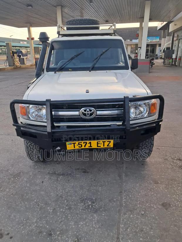 Toyota Land Cruiser 2013 White