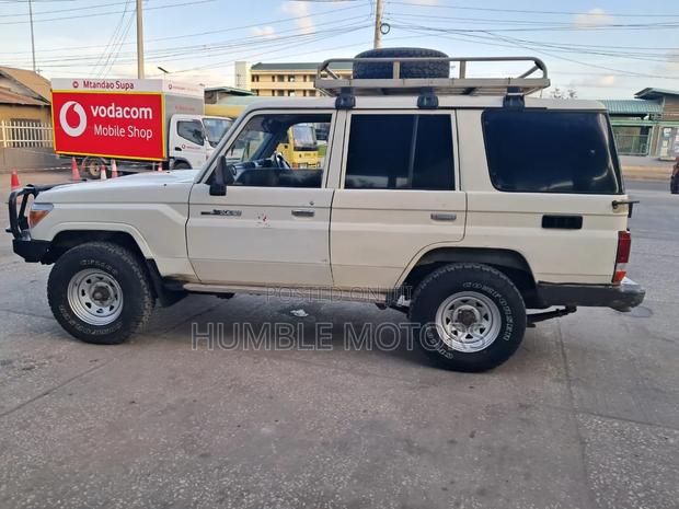 Toyota Land Cruiser 2013 White