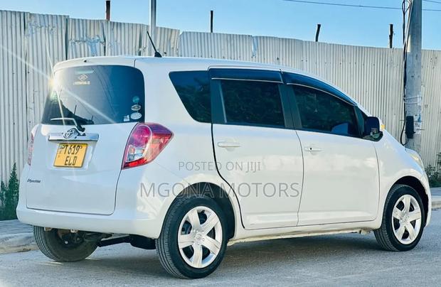 Toyota Ractis 2006 White