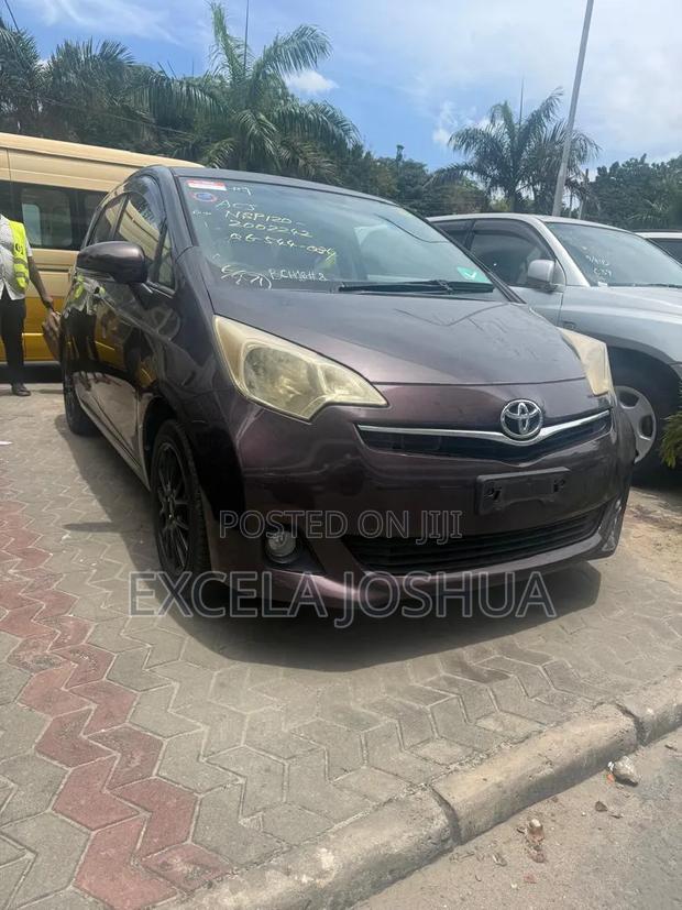 Toyota Ractis 1.3 FWD 2011 Black