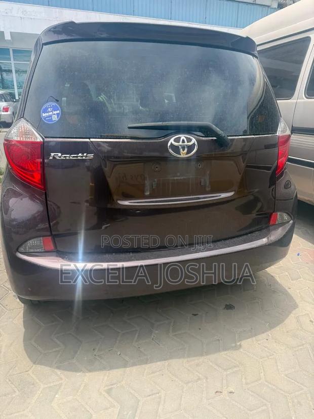 Toyota Ractis 1.3 FWD 2011 Black