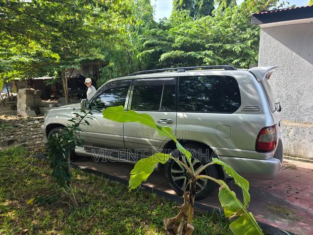Toyota Land Cruiser Prado 2000 Ivory
