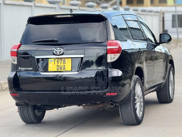 Toyota Vanguard 2010 Black