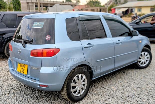 Mazda Demio 2011 Blue