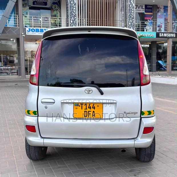 Toyota Fun Cargo 2004 Silver
